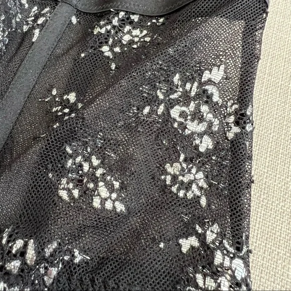 VICTORIA’S SECRET* Lace corset with silver details - Picture 8 of 10